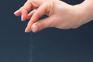 Penki požymiai, kad valgote per daug druskos