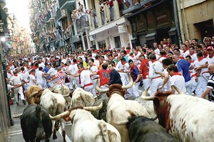 Ispanai įsiutę: teisėjas stojo ginti moterį prievartavusių ir viską filmavusių 5 vyrų