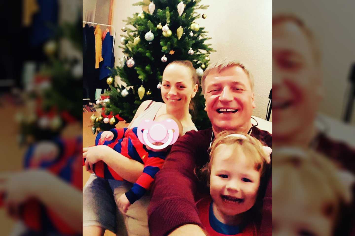  Ineta Puzaraitė jau papuošė kalėdinę eglutę.<br> „Instagram“ nuotr.