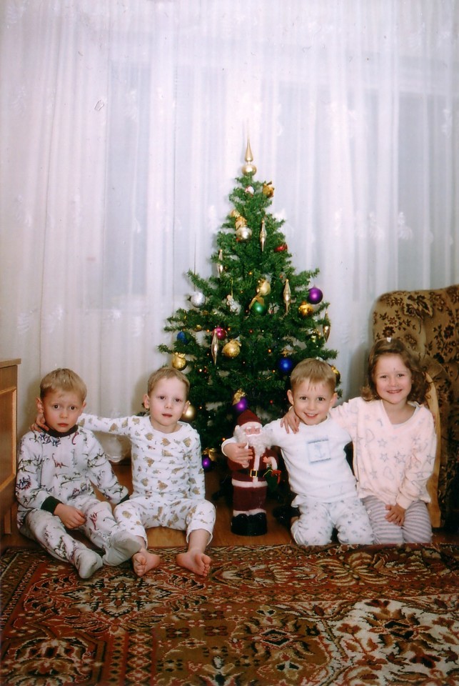   2001 metais Vilniuje gimęs Gancevskių ketvertukas jau šešiolikmečiai. Evelina, Robertas, Danielius ir Augustinas – meninės prigimties jaunuoliai.<br> Asmeninio archyvo nuotr.