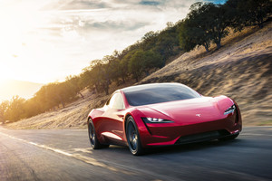 „Tesla“ pristatė naują sportinį modelį – jis žada perspjauti visus superautomobilius