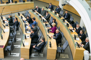 Komitetų kėdžių perstumdymai: valdantieji lopo suplyšusias kelnes