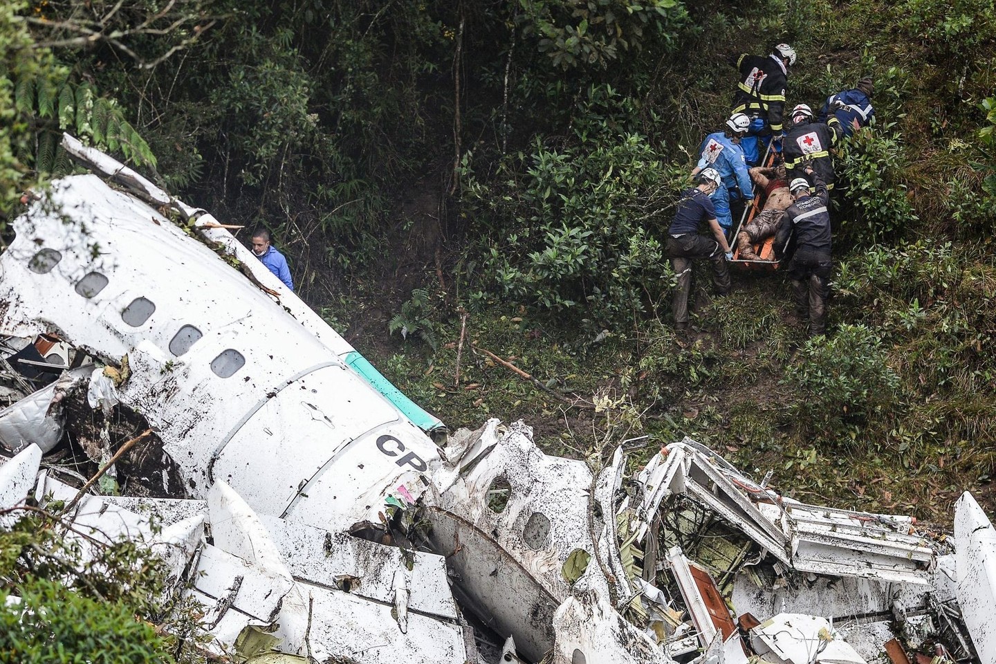 Beveik visa „Chapecoense“ komanda pražuvo lėktuvo katastrofoje.<br>AFP/“Reuters“ nuotr.