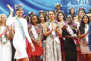 Gražuolių politikavimas ne visada palydimas plojimais – ne viena paaukojo karūną