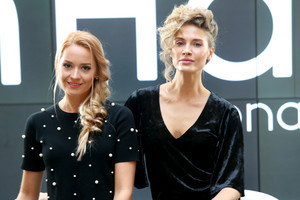 Simona Starkutė ir Rūta Mazurevičiūtė tapo šukuosenų modeliais