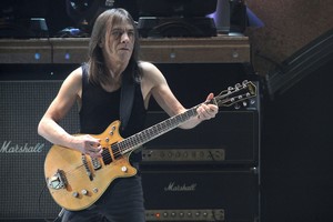 Mirė legendinės grupės AC/DC gitaristas Malcolmas Youngas