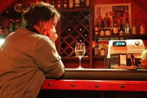 Paplitusi paslauga gali išnykti: nori atsisakyti koduoti alkoholikus