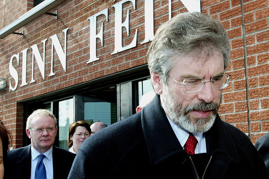 Netikėtas žingsnis: traukiasi ilgametis Airijos partijos „Sinn Fein“ vedlys