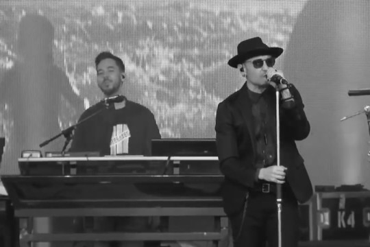 Minia pašėlo – muzikos apdovanojimas atiteko mirusiam garsios grupės nariui