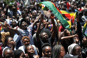 Zimbabvės valdžios ultimatumo prezidentui Robertui Mugabe terminas praėjo be įvykių