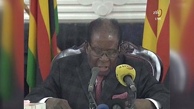 Zimbabvės prezidentas Robertas Mugabė trauktis iš posto neketina