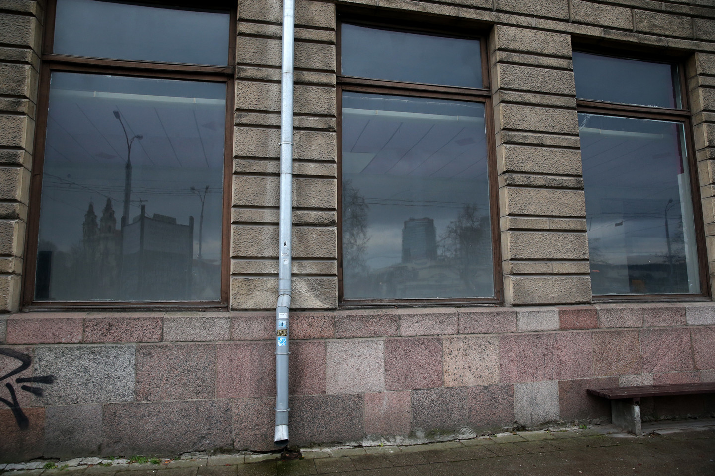 Vilniaus miesto savivaldybei nusprendęs grąžinti Goštauto gatvėje esančias studijos patalpas jas pirmadienį pridavė savivaldybės darbuotojams.<br> R.Danisevičiaus nuotr.