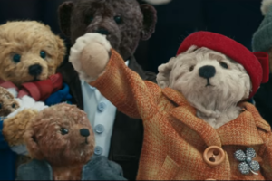 Reklama, nuo kurios sąla širdis: meškiukai pradėjo Kalėdas Hitrou oro uoste