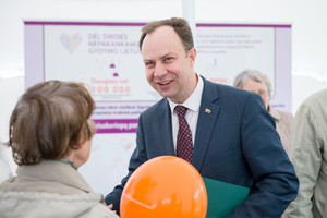 Trys opozicinės frakcijos Seime kviečiasi sveikatos apsaugos ministrą