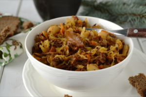 Troškinti kopūstai be mėsos: iškart gaminkite daugiau 