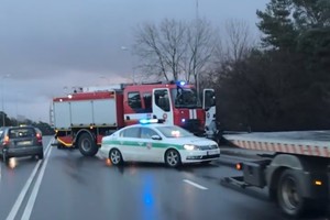 Klaipėdoje susidūrus BMW ir „Mercedes“ žuvo žmogus, greta sudužo dar 3 mašinos