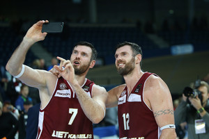 Brolius Lavrinovičius painioja net jų pačių žmonos ir vaikai