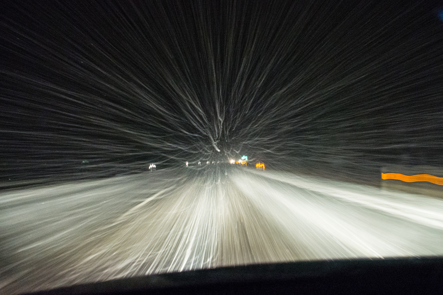 Antradienio pavakarę daugelyje šalies rajonų ėmė snigti.<br>V.Ščiavinsko nuotr.