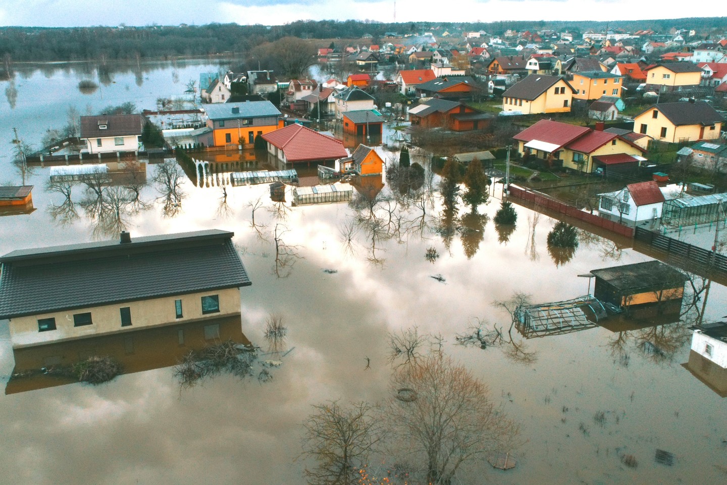  Purmalių miestelis, esantis šalia Klaipėdos, kenčia nuo potvynio. <br> R. Žalgevičiaus nuotr.