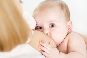 9 neįtikėtini faktai apie motinos pieną