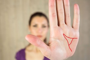 Ar jūsų delne yra raidė A? Tai ženklas ir perspėjimas