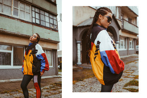 Naujausios „DUE Fashion“ tamprių kolekcijos veidas dainininkė migloko