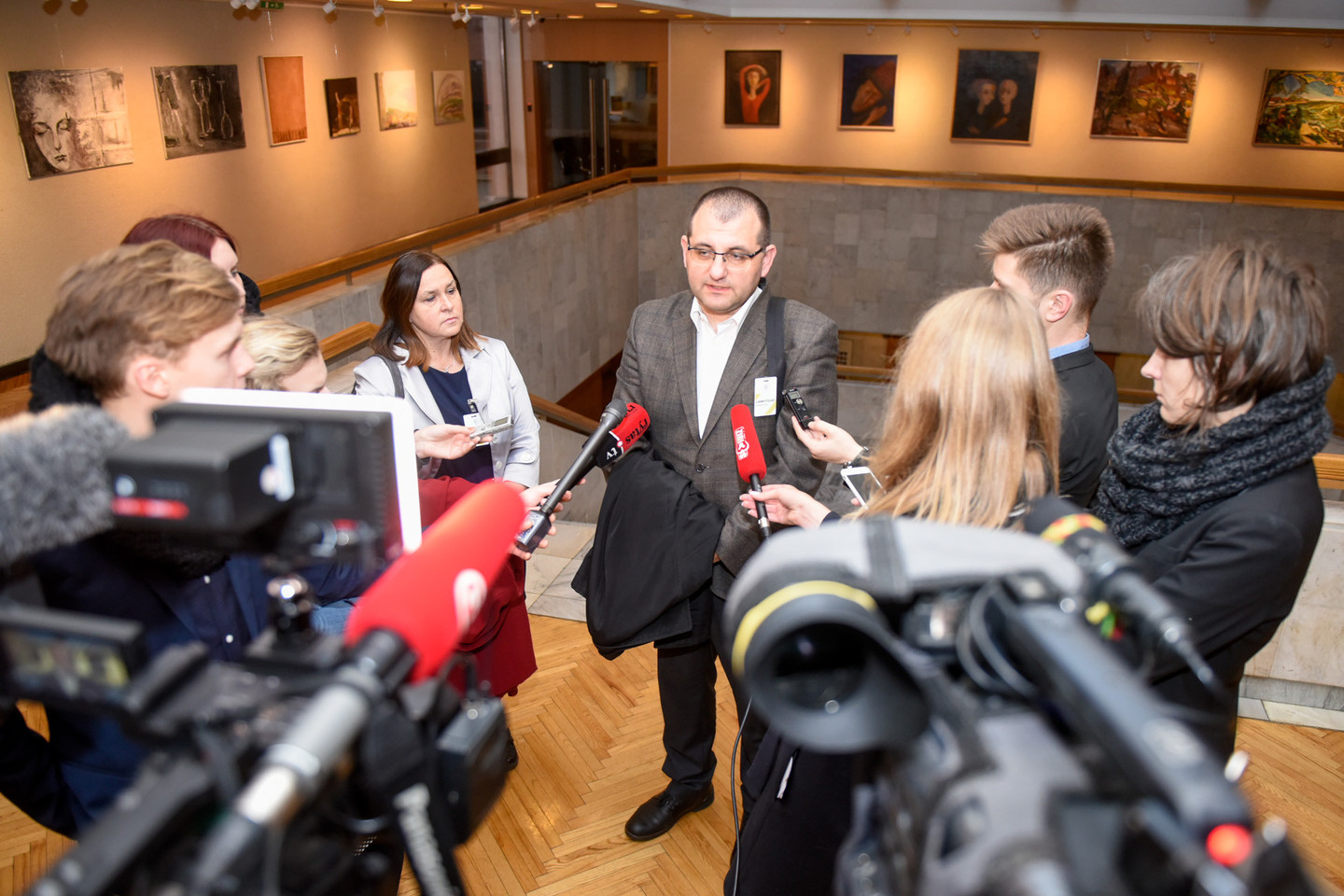 „Manau, kad neišsigandau, tiesiog susikaupė daugybė dalykų, kurie privertė tai padaryti“, - sakė V.Kasiulevičius, aiškindamas, kodėl būdamas premjero S.Skvernelio gydytoju, iš karto apie tai nepasisakė.<br> D.Umbraso nuotr.