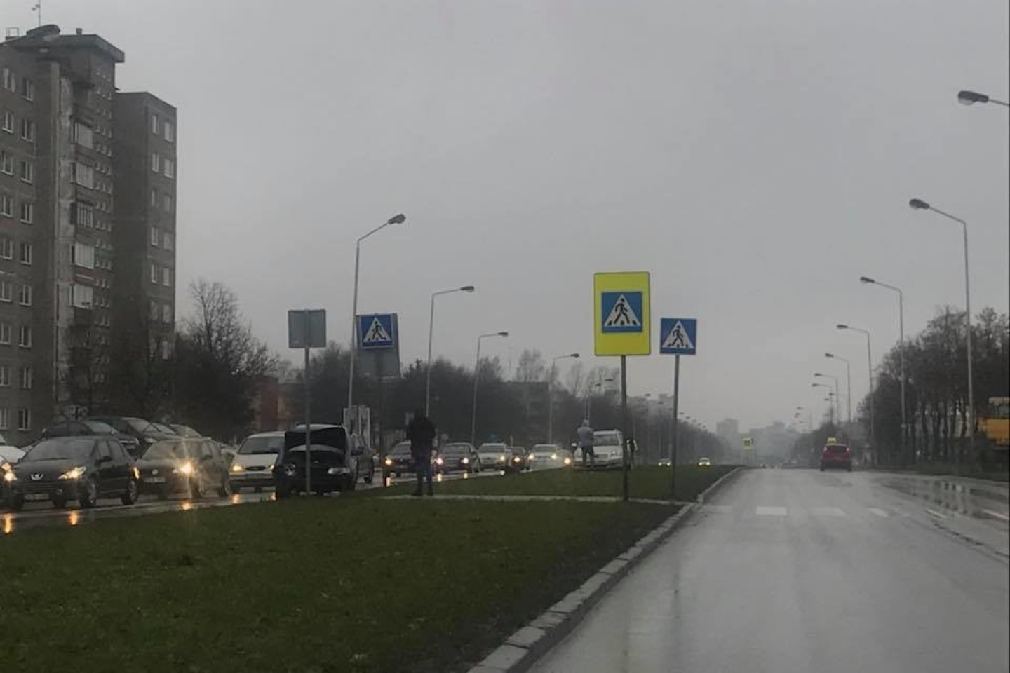  Kaune, Šiaurės prospekte, girtas vairuotojas sukėlė didelę avariją.<br> "Facebook" ("Kur stovi policija Kaune") nuotr.