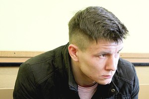 Prekeiviai žmonėmis visaip bando išsukti savo uodegą