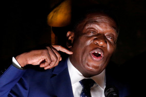 Prisaikdintas naujas Zimbabvės prezidentas Emmersonas Mnangagwa 