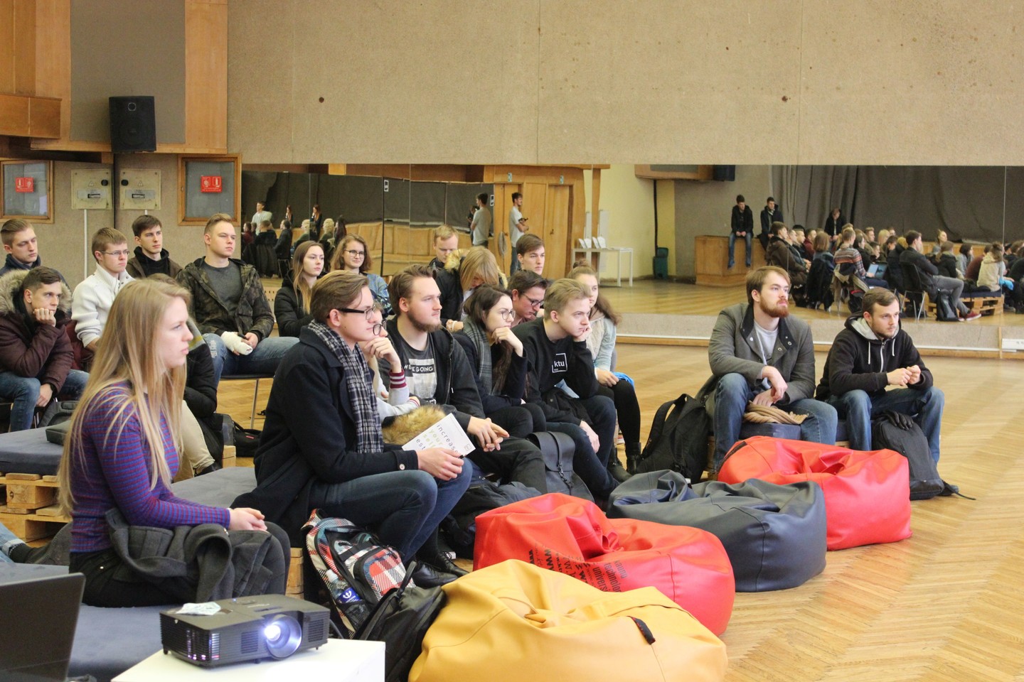 Diskusija „Pasitikėk savimi labiau - share your story“.