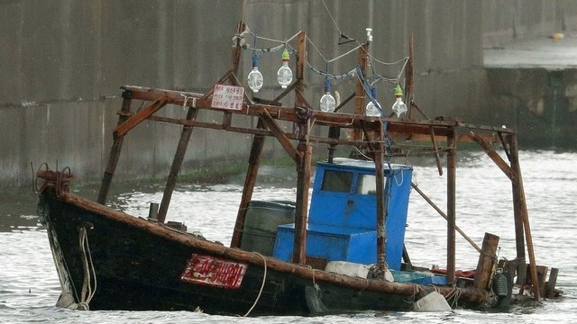 Prie Japonijos krantų atsiradę Šiaurės Korėjos žvejai sukėlė klausimų