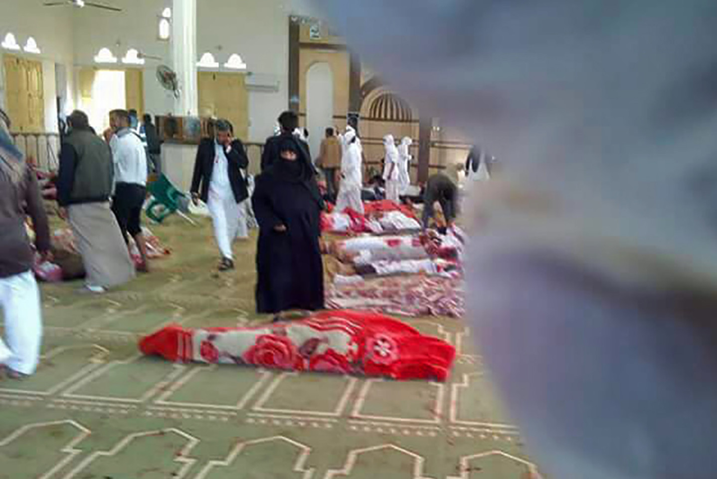 Egiptui priklausančiame Sinajaus pusiasalyje kovotojai dažnai taikosi į mečetes. <br> AFP/Scanpix nuotr.