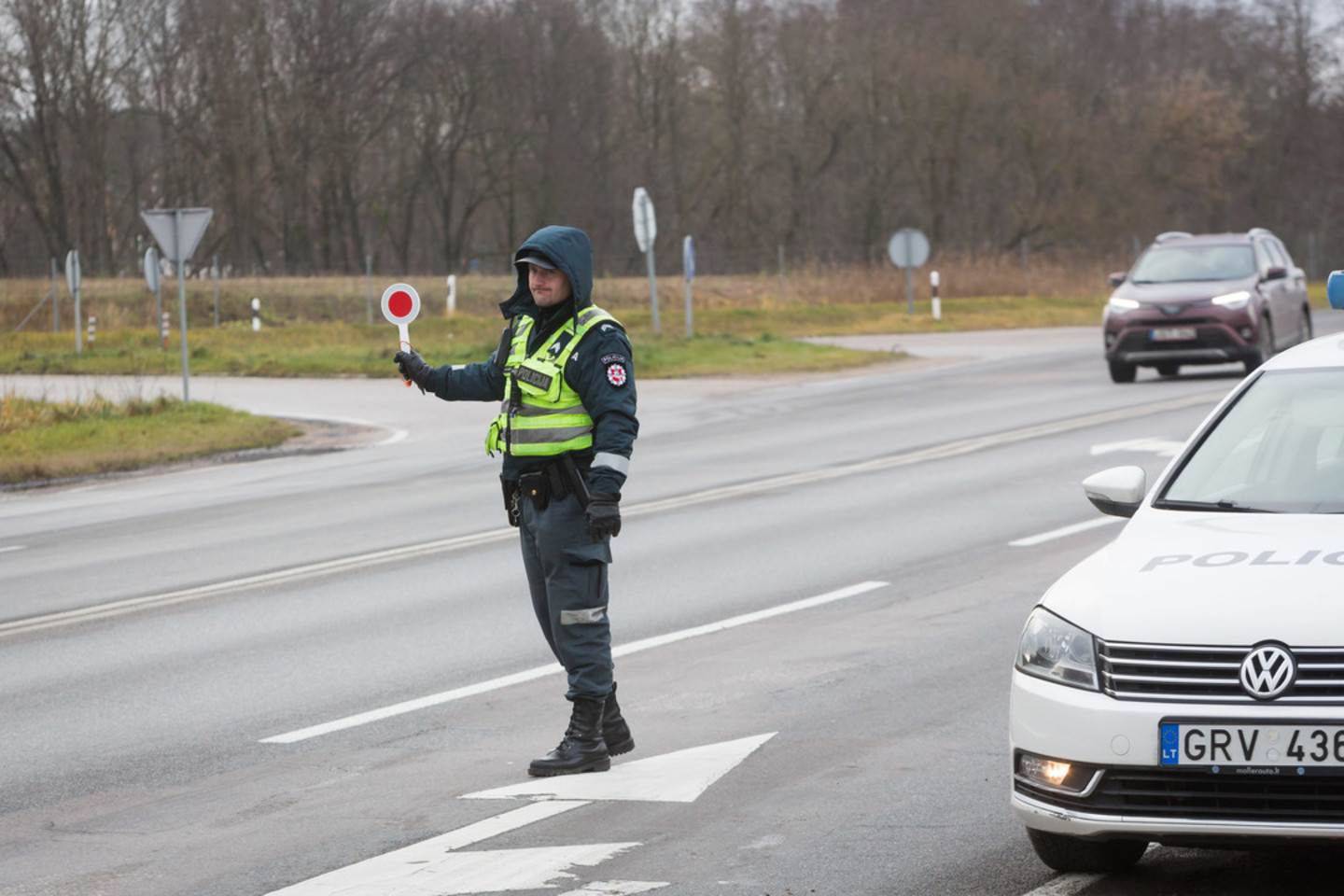Vilniaus pareigūnai pakeitė taktiką:  reidai gatvėse jau vyksta kasdien.<br> M.Ambrazo nuotr.