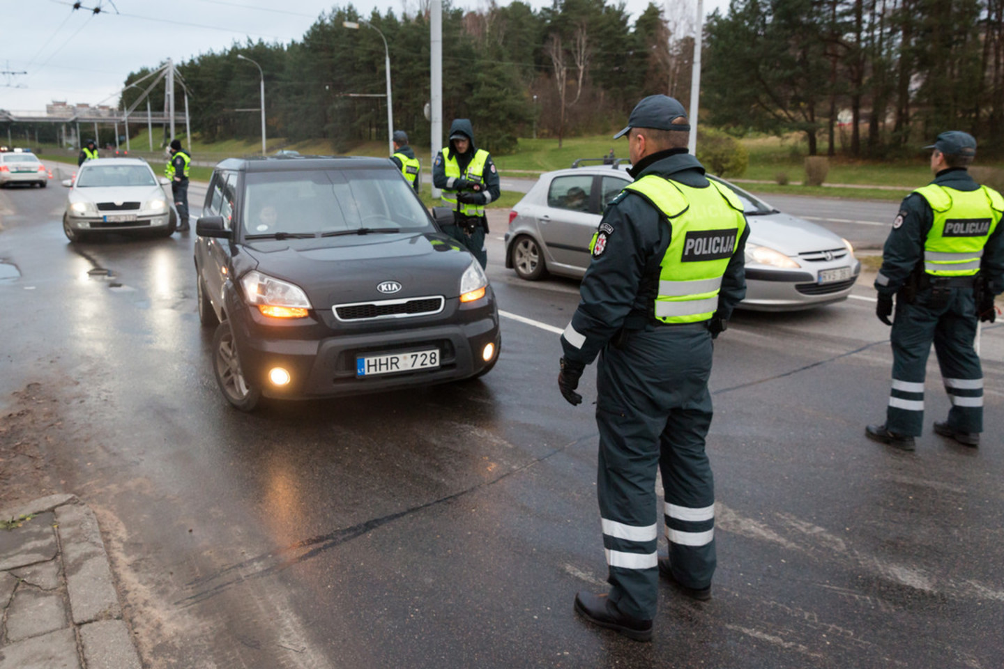 Vilniaus pareigūnai pakeitė taktiką:  reidai gatvėse jau vyksta kasdien.<br> M.Ambrazo nuotr.