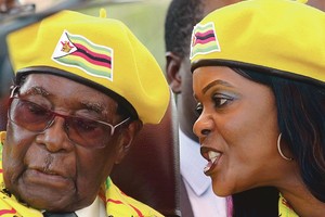 Robertas Mugabe: kaip kovotojas už laisvę tapo diktatoriumi