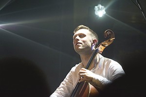 Pademonstruos ateities violončelę: elektroniką ir nuostabų instrumento tembrą