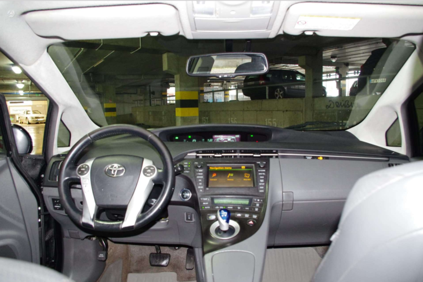 Jei nepavyks parduoti „Toyota Prius“ su atsukta rida, verslininkas ketina jį išnuomoti.<br>Ekrano nuotr.