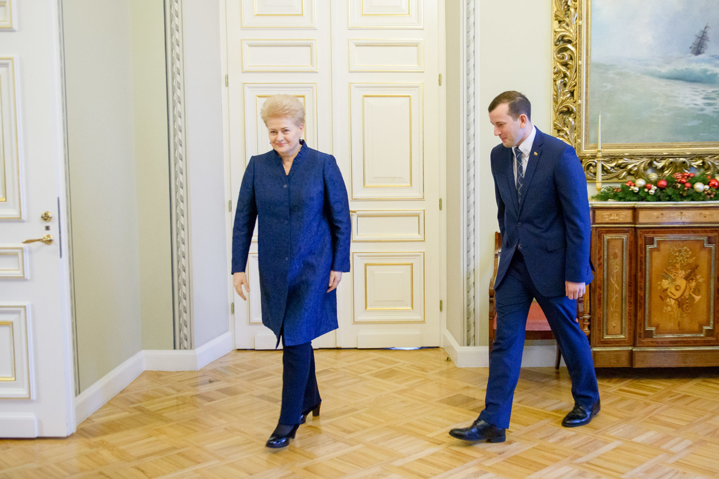 Dalia Grybauskaitė susitiko su naujuoju ūkio ministru Virginijumi Sinkevičiumi.<br> J.Stacevičiaus nuotr. 