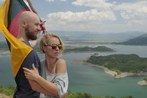 Pamatykite: grupė „MaNNazz“ pristato Italijoje ir Šveicarijoje filmuotą vaizdo klipą 