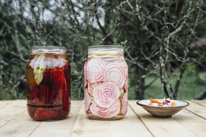 Rauginti galima ne tik kopūstus. Žinovė pasidalijo 3 įdomesniais receptais