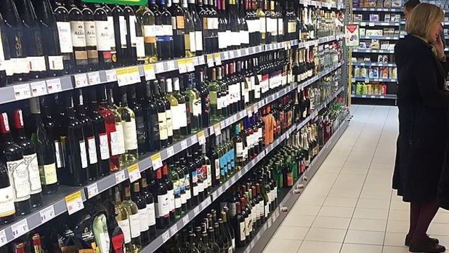 Specializuotų alkoholio parduotuvių idėjos atsisakoma
