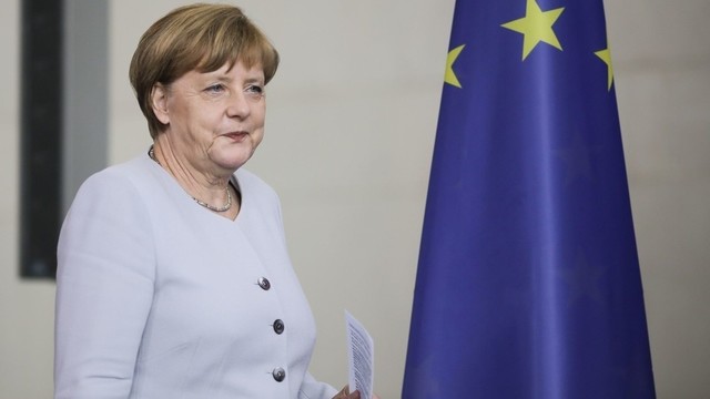 Angelai Merkel gelbėjimosi ratą netikėtai pasiūlė socialdemokratai