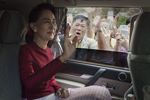 Popiežius susitiks su aršiai kritikuojama Mianmaro lydere Aung San Suu Kyi