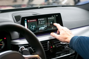Automobilių informacinės sistemos: suteikia patogumą ar padidiną pavojų?