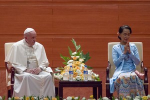 Mianmare viešintis popiežius savo kreipimesi tiesiogiai neužsiminė apie rohinjų krizę