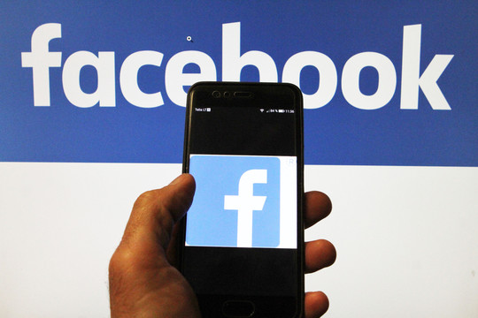 „Facebook“ ir „Twitter“ su Londonu dirbs per tyrimą dėl Rusijos sąsajų su „Brexit“