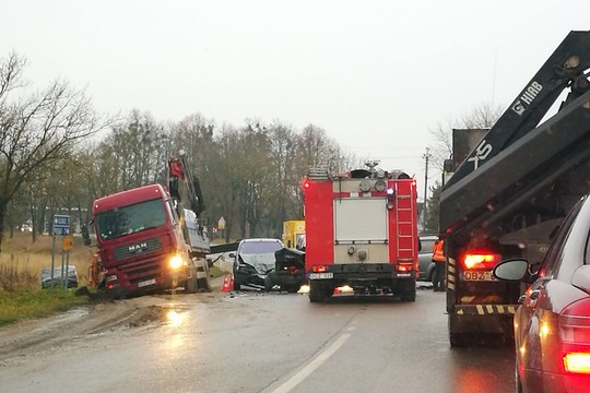 Kauno rajone susidūrė trys automobiliai, viena moteris atsidūrė ligoninėje