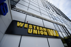 Iš Amerikos dukros atsiuntė pinigų, bet atėjus jų pasiimti pensininką ištiko šokas