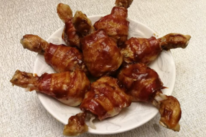 Orkaitėje su kumpiu keptos vištų blauzdelės: ne tas žodis, kaip skanu  